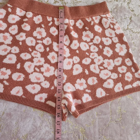 UGG | Womens Shaina Shorts - Picture 11 of 14